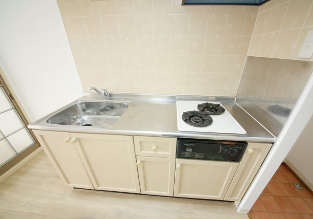 セフィラA棟のキッチン|別部屋同間取りのお写真となります。参考にご覧くださいませ。