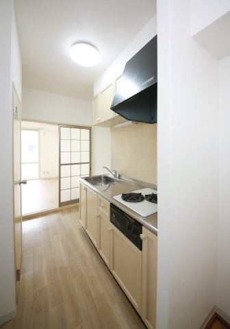 セフィラA棟のキッチン|別部屋同間取りのお写真となります。参考にご覧くださいませ。