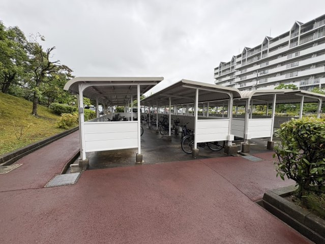 神戸市北区藤原台北町５丁目の中古マンションの駐輪場