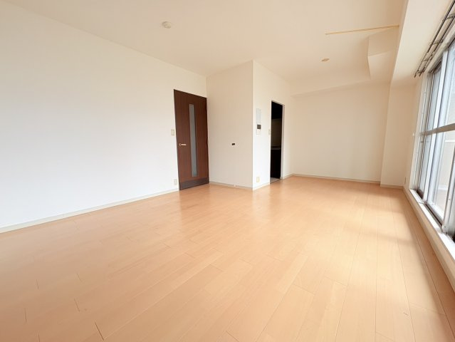 神戸市北区藤原台北町５丁目の中古マンションの居間・リビング