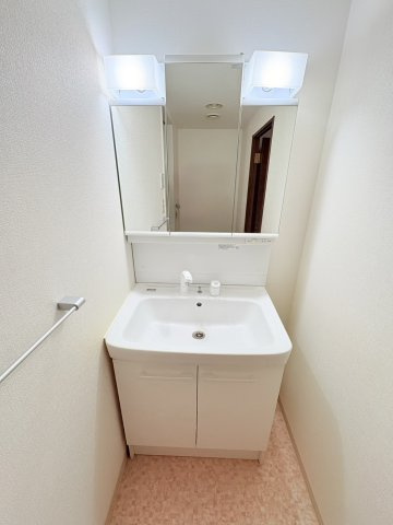 神戸市北区藤原台北町５丁目の中古マンションの独立洗面台
