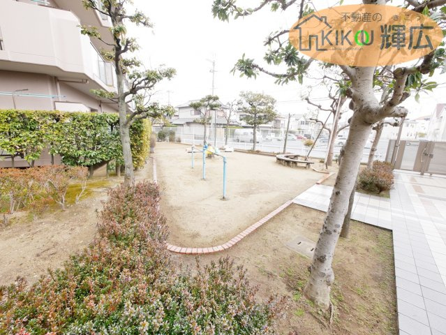 ローレルコート加古川　9階の中庭|敷地内には公園がございます。
