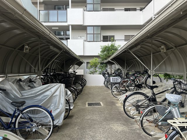 パームスクエアジェームス山の駐輪場