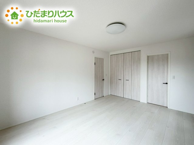 いわき市内郷高坂町大町　新築戸建の寝室|清々しい朝陽が差し込む寝室は、開放感たっぷりで心をリフレッシュしてくれる特別な住空間。家具の配置を自由に楽しむことで、自分だけの快適な居場所を作り出せます！