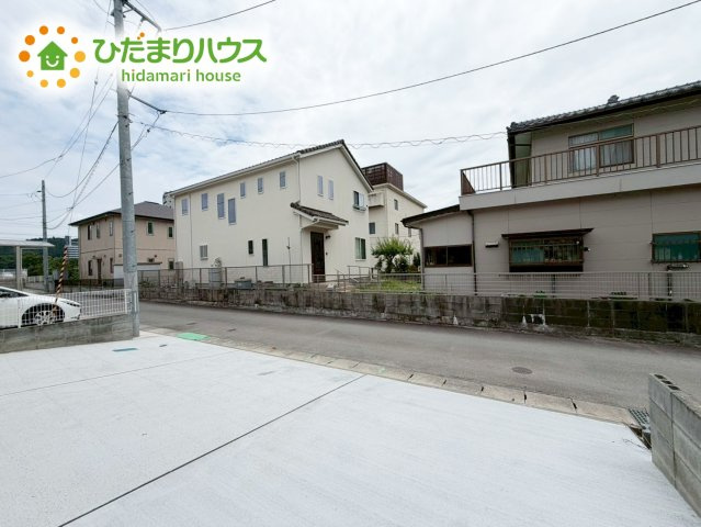 いわき市内郷高坂町大町　新築戸建の駐車場|時間がない時もらくらくと車の出し入れができる並列駐車場を完備！！