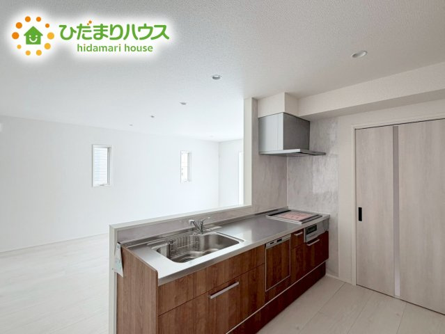 いわき市内郷高坂町大町　新築戸建のキッチン|料理をしながらでも、ご家族との会話を楽しめる対面式キッチン♪
