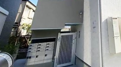 松戸市西馬橋１丁目のアパートのエントランス