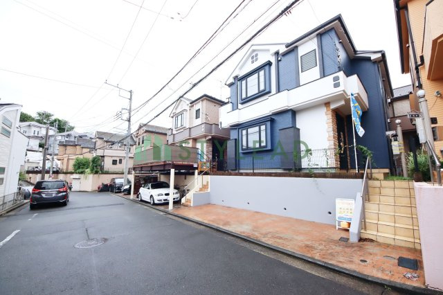 【前面道路含む現地写真】