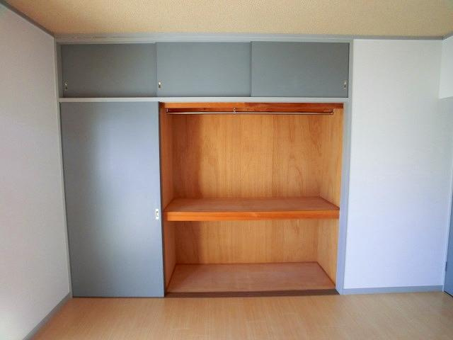 ルミエール篠原の収納|広々収納が豊富。リラックス効果で温かみと柔らかさを
兼ね備えたフローリングです♪