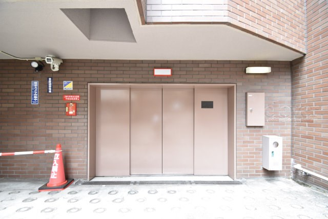 【駐車場】 | 日神パレステージ西麻布 | マンションの駐車場スペース。空きの有無や駐車料金、サイズ規定などについては、改めてお問い合わせください。～即日のご見学可能～　お問合せはお気軽にどうぞ。