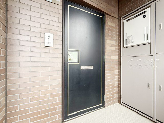 【その他共用部分】 | 日神パレステージ西麻布 | 皆様をお迎えする、お部屋の玄関ドア。開けやすさや開放角度、ドアノブの操作しやすさや鍵の形状などを、現地で一度ご確認ください。～即日のご見学可能～　お問合せはお気軽にどうぞ。
