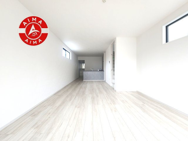 福岡市東区筥松1丁目第1-3棟（1号棟）の内観：施工例|キッチンからリビングをしっかり確認できます。家族の笑顔があふれる空間になりそうですね。