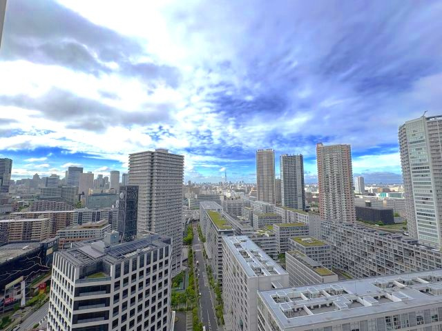 パークタワー東雲の展望|手を伸ばせば、ふれることが出来そうな環境が、そのままインテリアになったような印象です。その豊かな眺望にふさわしい空間には、通風・採光にも優れ、心地よい光と風があふれています