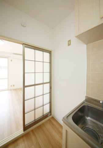 セフィラＣ棟のキッチン|別部屋同間取りのお写真となります。参考にご覧くださいませ。