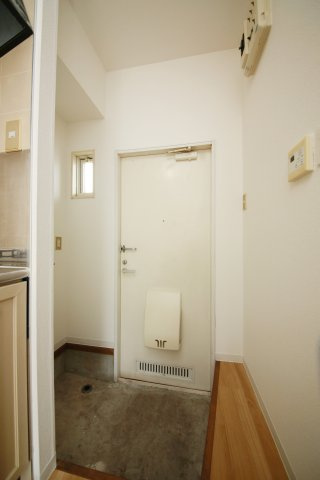 セフィラＣ棟の玄関|別部屋同間取りのお写真となります。参考にご覧くださいませ。