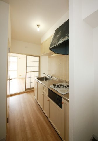 セフィラＣ棟のキッチン|別部屋同間取りのお写真となります。参考にご覧くださいませ。