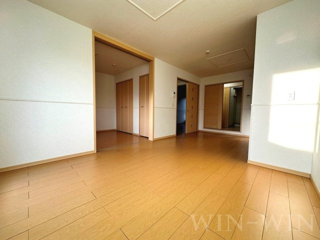 グラン・ジュテ 壱番館の居間・リビング|イメージ（同建物内別部屋の写真です）