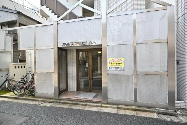 パールマンション白山のエントランス