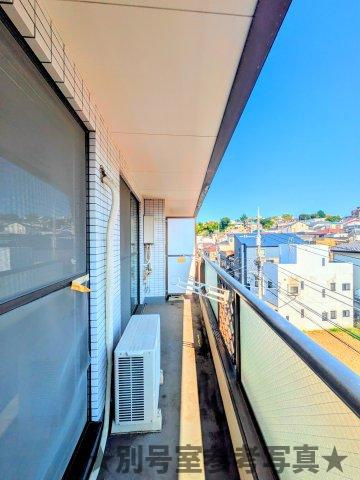 キャピタルコート石川町のバルコニー