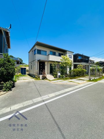 糸島市志摩稲留東　戸建ての前面道路含む現地写真