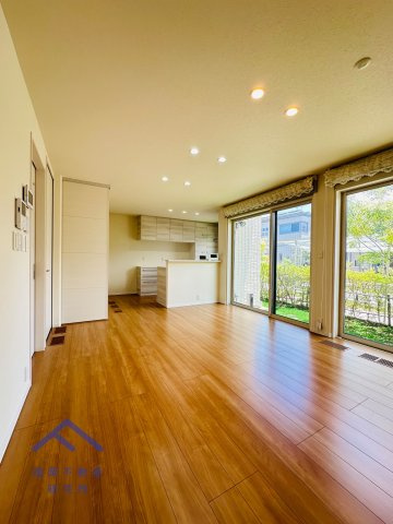 糸島市志摩稲留東　戸建ての居間・リビング