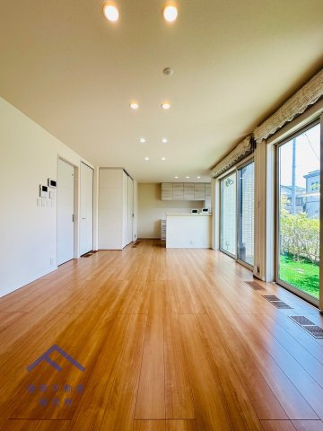 糸島市志摩稲留東　戸建ての居間・リビング