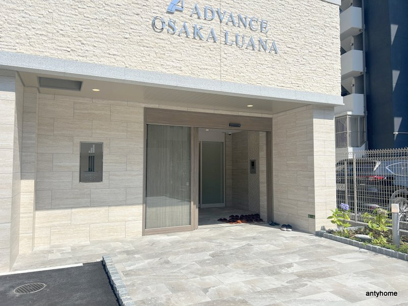アドバンス大阪ルアナ　仲介手数料無料のエントランス