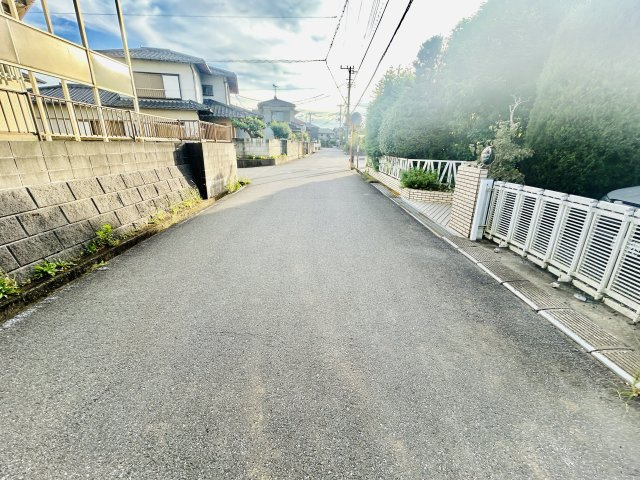 佐倉市臼井６期の前面道路含む現地写真