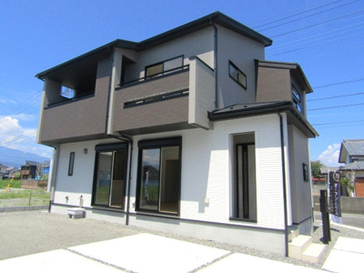【外観】 | ブルーミングガーデン中央市西花輪2期　1号棟 | きれいな外観です