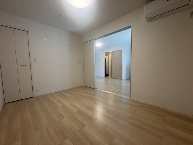 プラム江坂の洋室