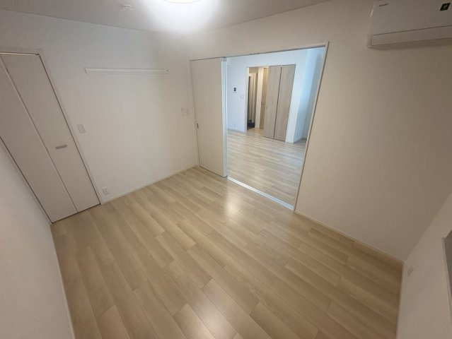 プラム江坂の洋室