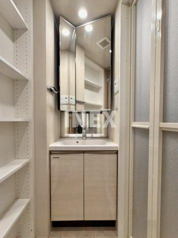 横浜市南区万世町２丁目の賃貸マンションの独立洗面台