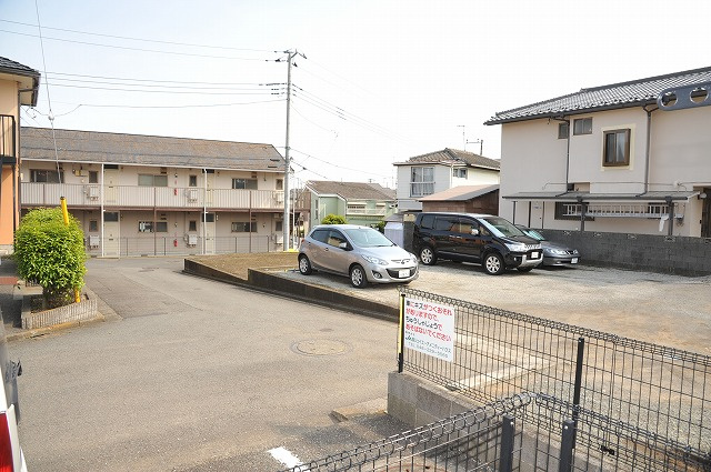 プレミールDの駐車場|別号室の同仕様の参考写真です。