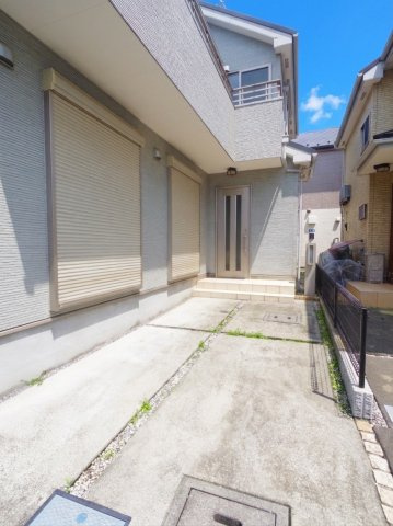 新川町２丁目貸家の駐車場