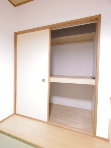 新川町２丁目貸家の収納