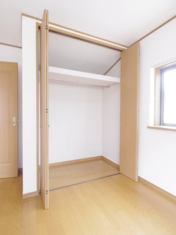新川町２丁目貸家の収納