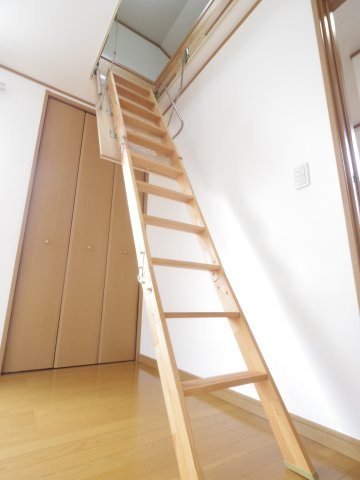 新川町２丁目貸家の収納