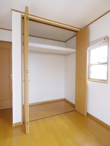 新川町２丁目貸家の収納