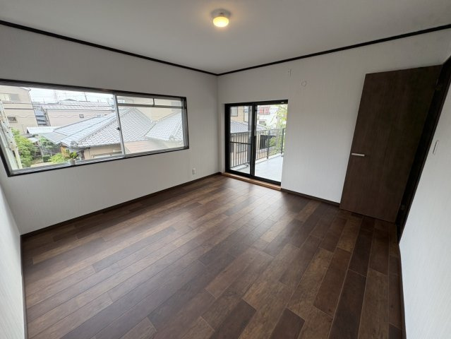 高槻市寿町3丁目戸建の洋室