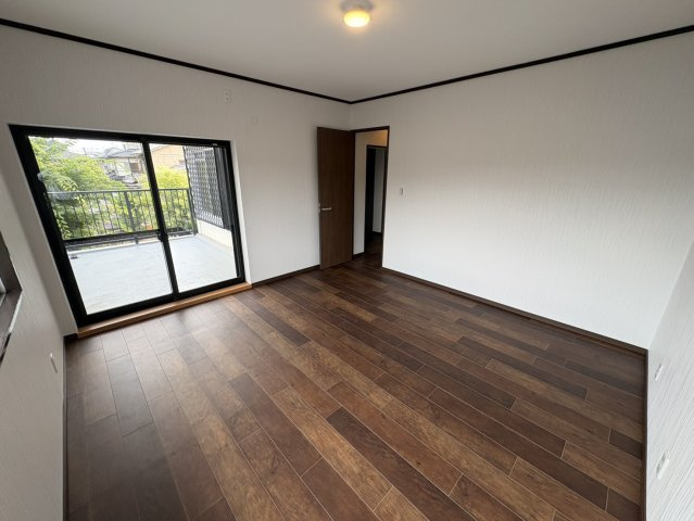 高槻市寿町3丁目戸建の洋室