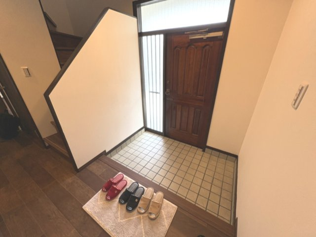 高槻市寿町3丁目戸建の玄関|シンプルで使いやすい玄関です。
