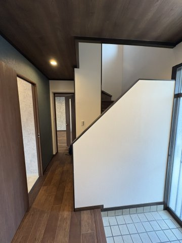 高槻市寿町3丁目戸建の玄関