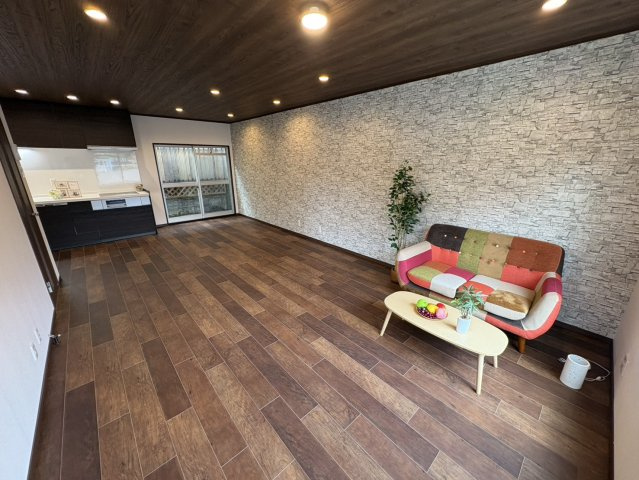 高槻市寿町3丁目戸建の居間・リビング