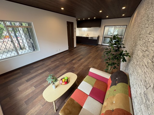 高槻市寿町3丁目戸建の居間・リビング