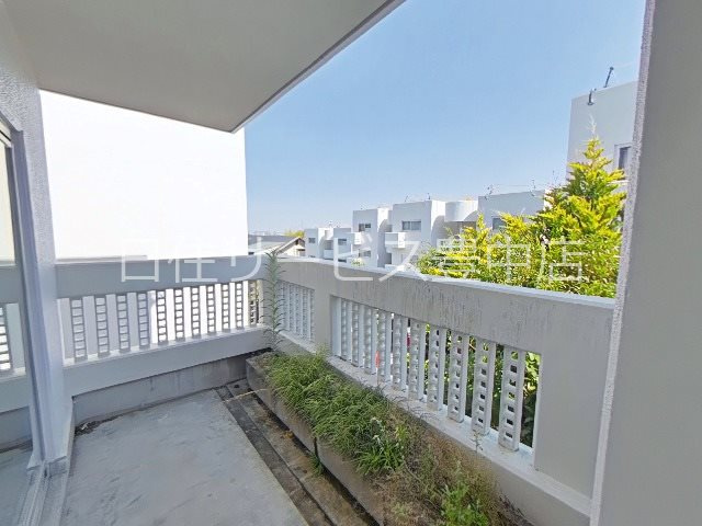 日興雲雀丘花屋敷ガーデンホームズ　Ｃ棟のバルコニー