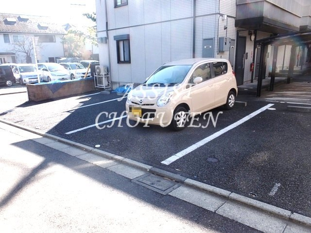 ヴェルドミール深大寺Aの駐車場