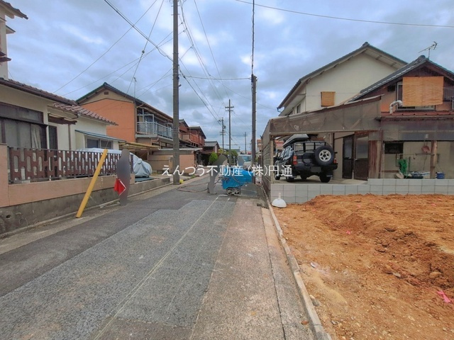 赤坂町2期の前面道路含む現地写真