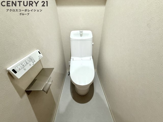 温水洗浄便座付きのトイレです♪