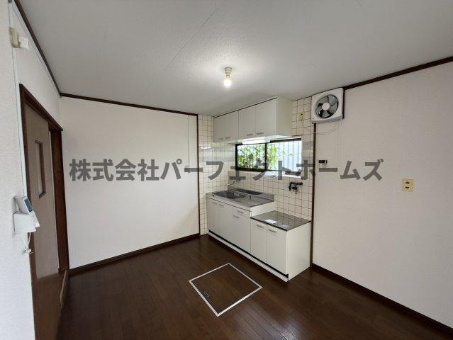 桜丘町戸建　賃貸の居間・リビング|居間です