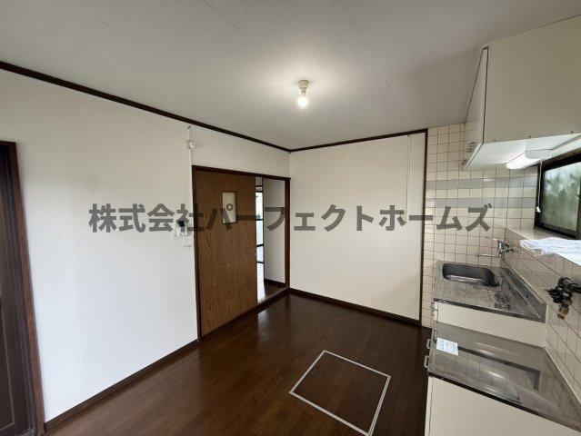 桜丘町戸建　賃貸の居間・リビング|ゆったり過ごせるリビングです